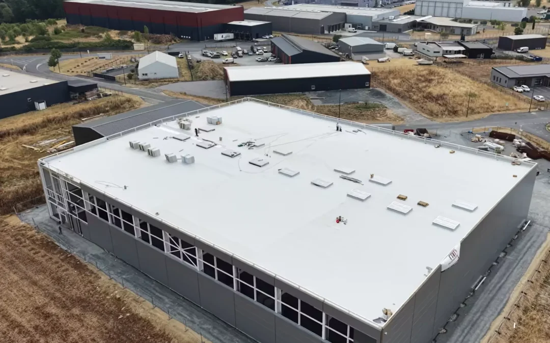 Étanchéité d&rsquo;un bâtiment industriel avec une toiture de plus de 4000 m²